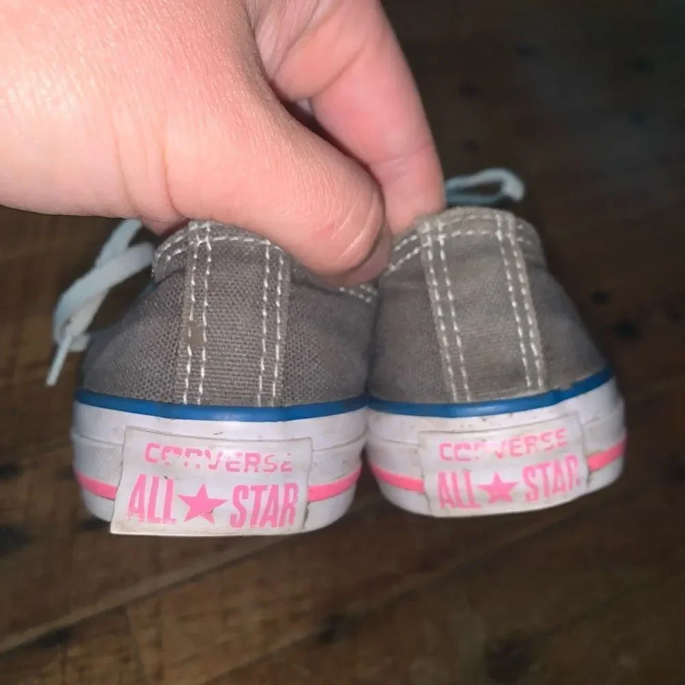 Converse Chuck Taylor gray and pink kids 2 low top sneakers